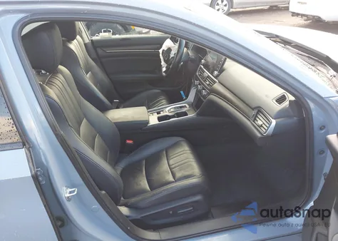 2022 Honda Accord Hybrid Touring z USA, uszkodzony, nr VIN 1HGCV3F9XNA003111